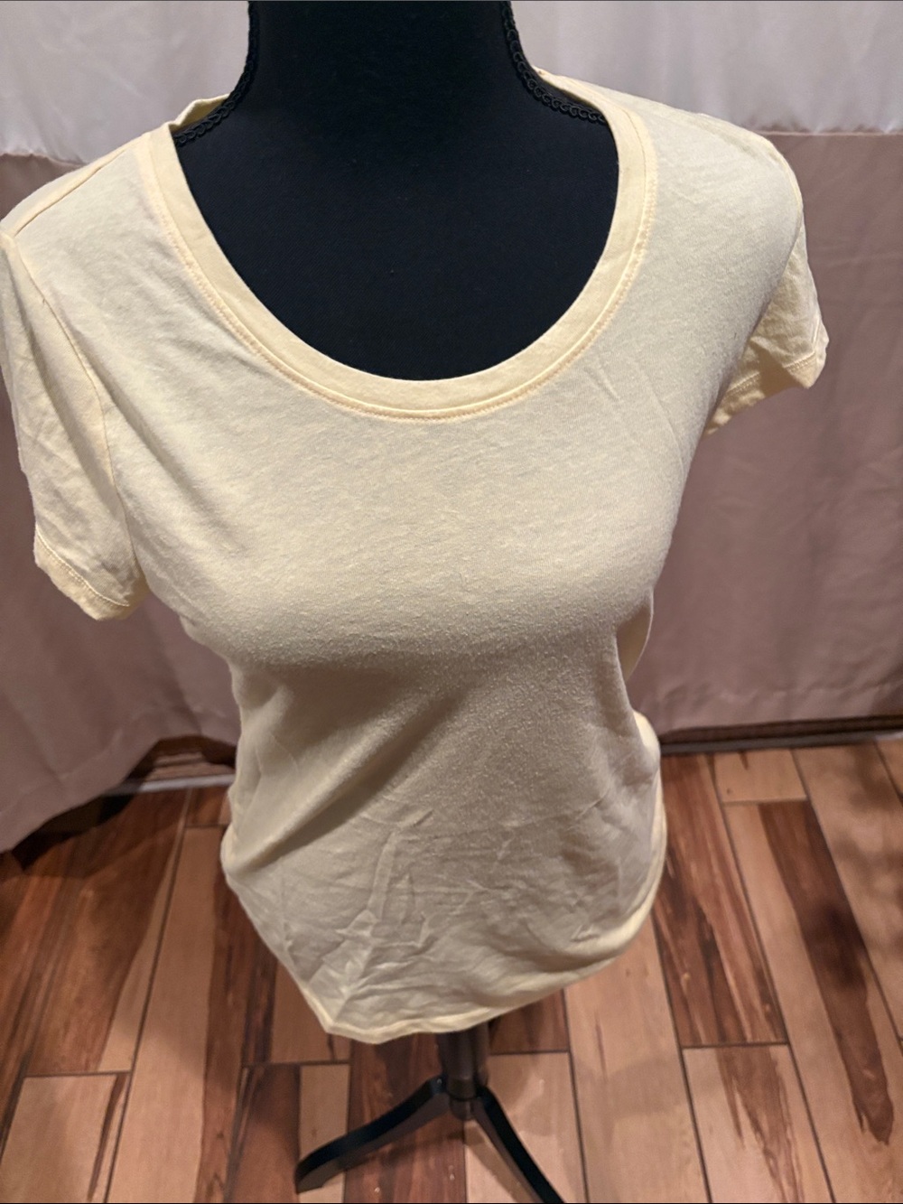 Women’s Scoop Neck Short Sleeve Tee in Pale Yellow